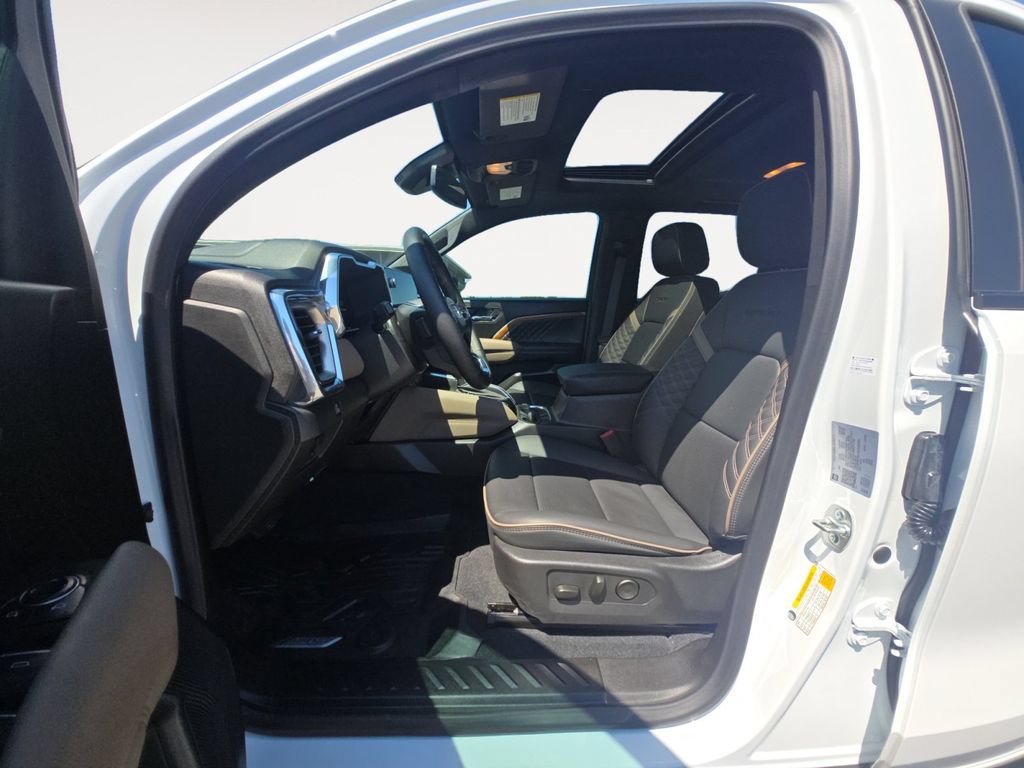 Certified 2025 GMC Canyon Denali AWD/4WD image 9