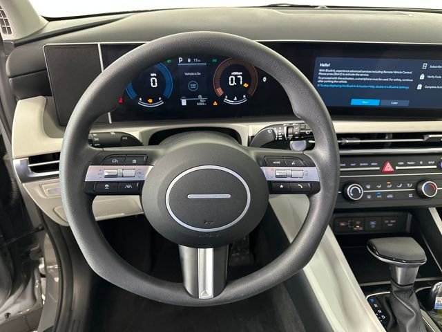 Used 2025 Hyundai Tucson SE image 14