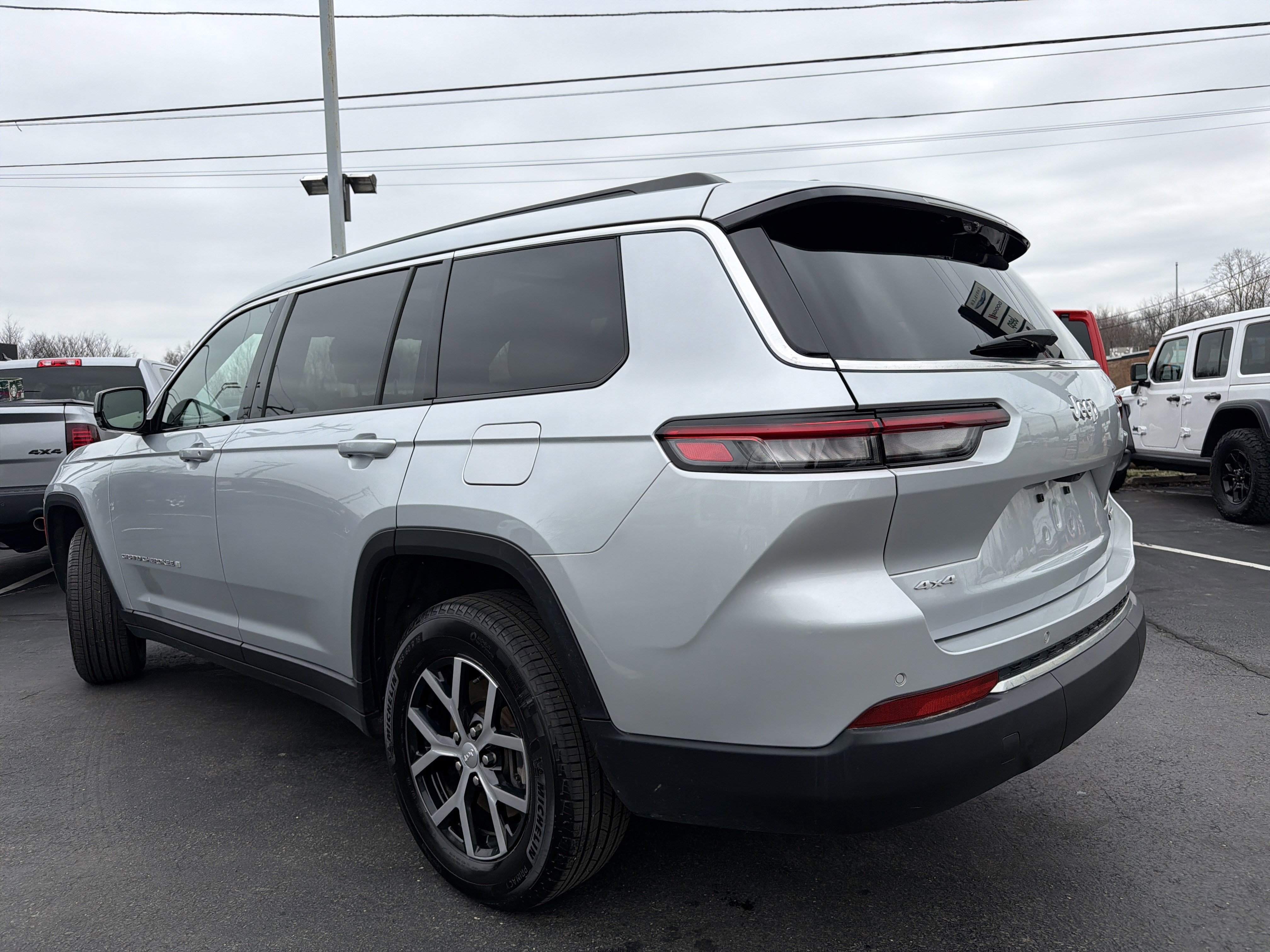 Certified 2025 Jeep Grand Cherokee L Limited w/ Luxury Tech Group II image 5