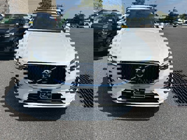 Certified 2023 Volvo XC60 B5 Core image 1