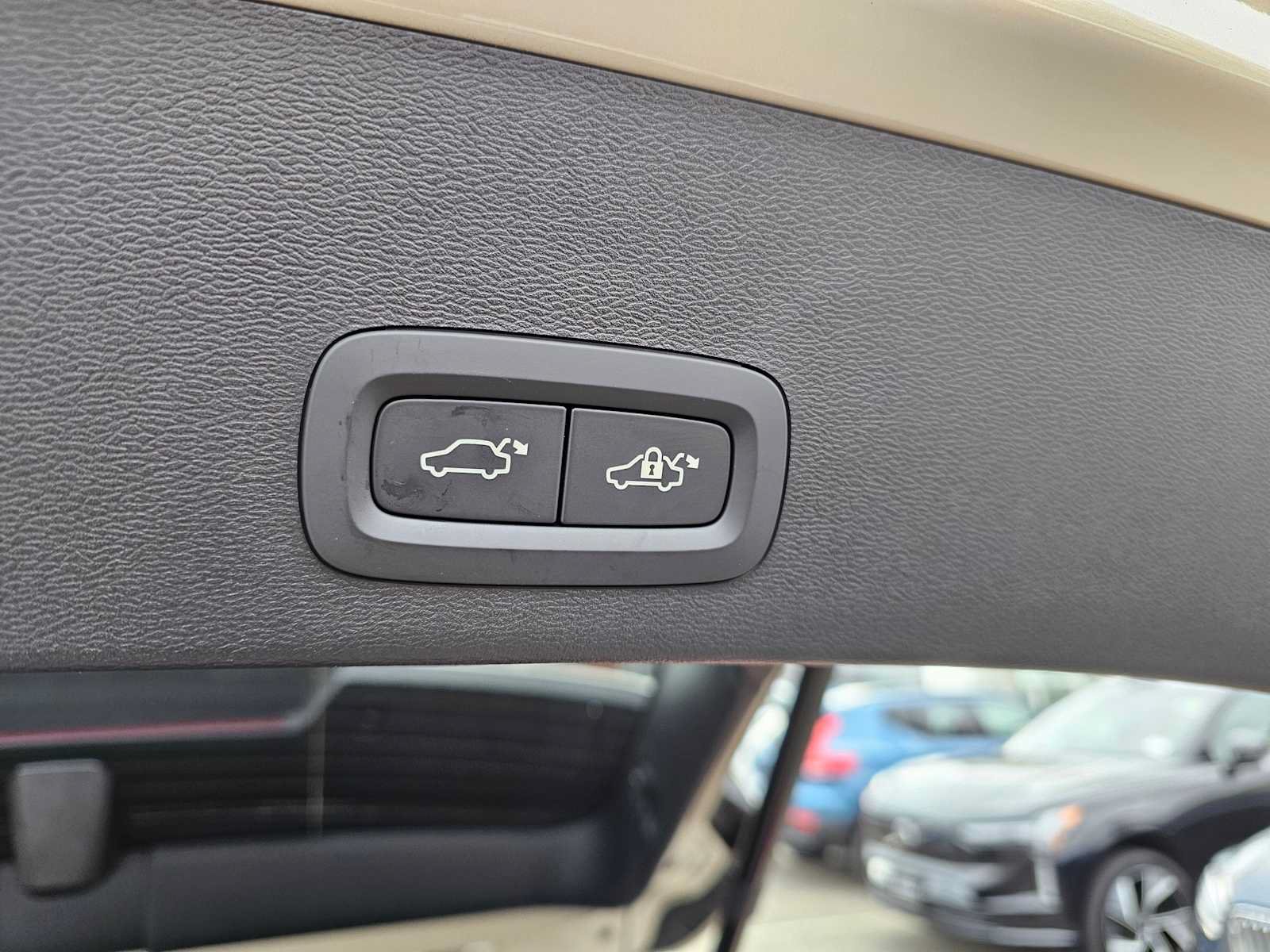 New 2025 Volvo XC40 B5 Plus w/ Climate Package AWD/4WD image 18