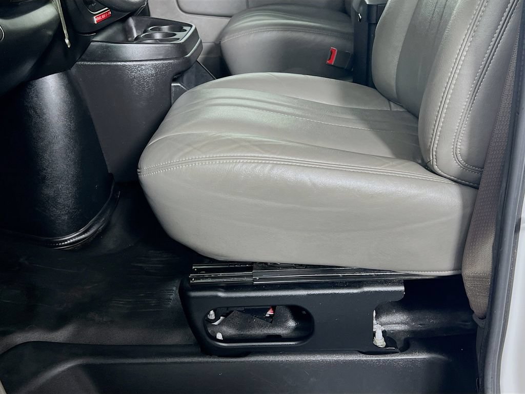 Used 2022 Chevrolet Express 2500 RWD image 18