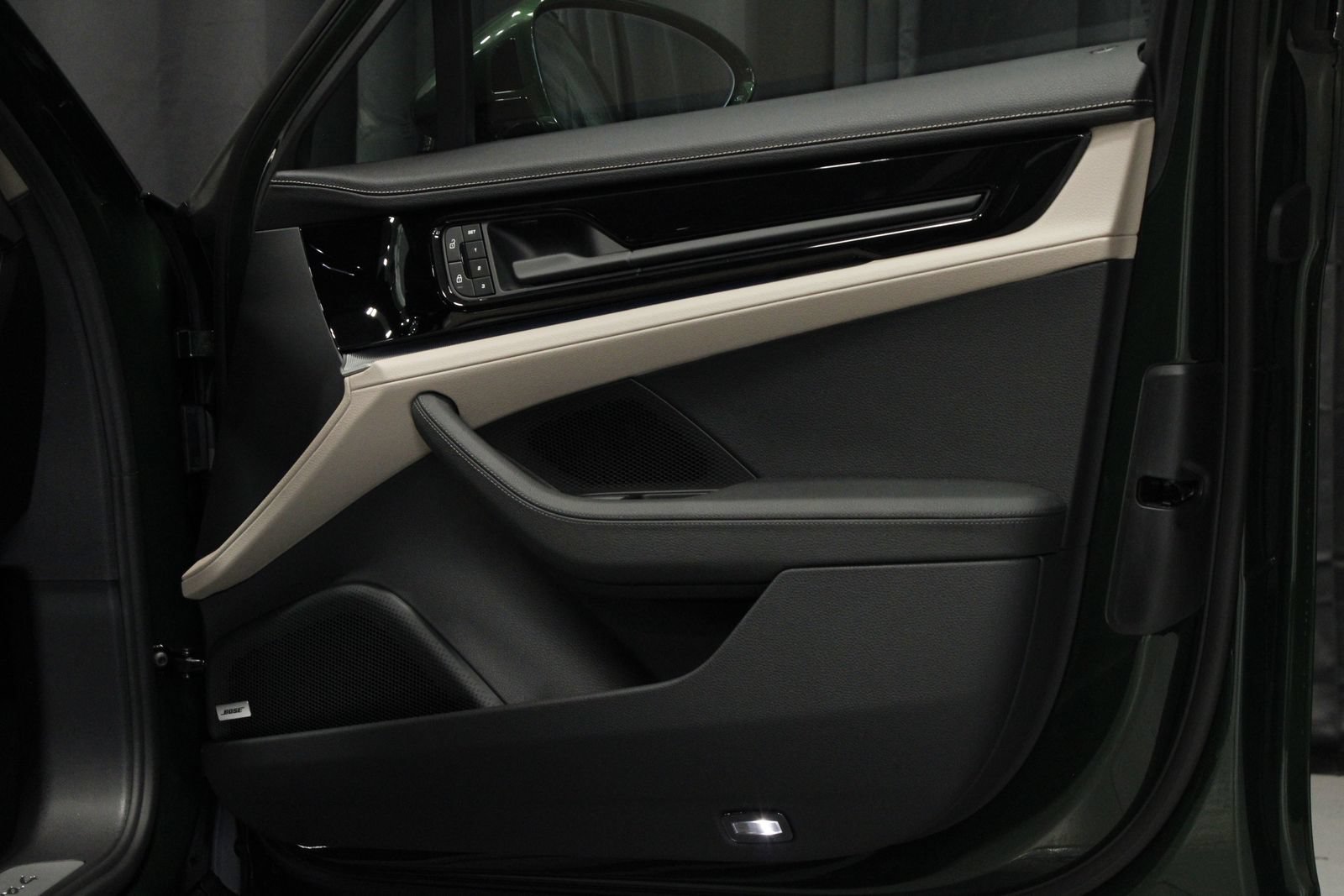 New 2026 Porsche Panamera 4 AWD/4WD image 16