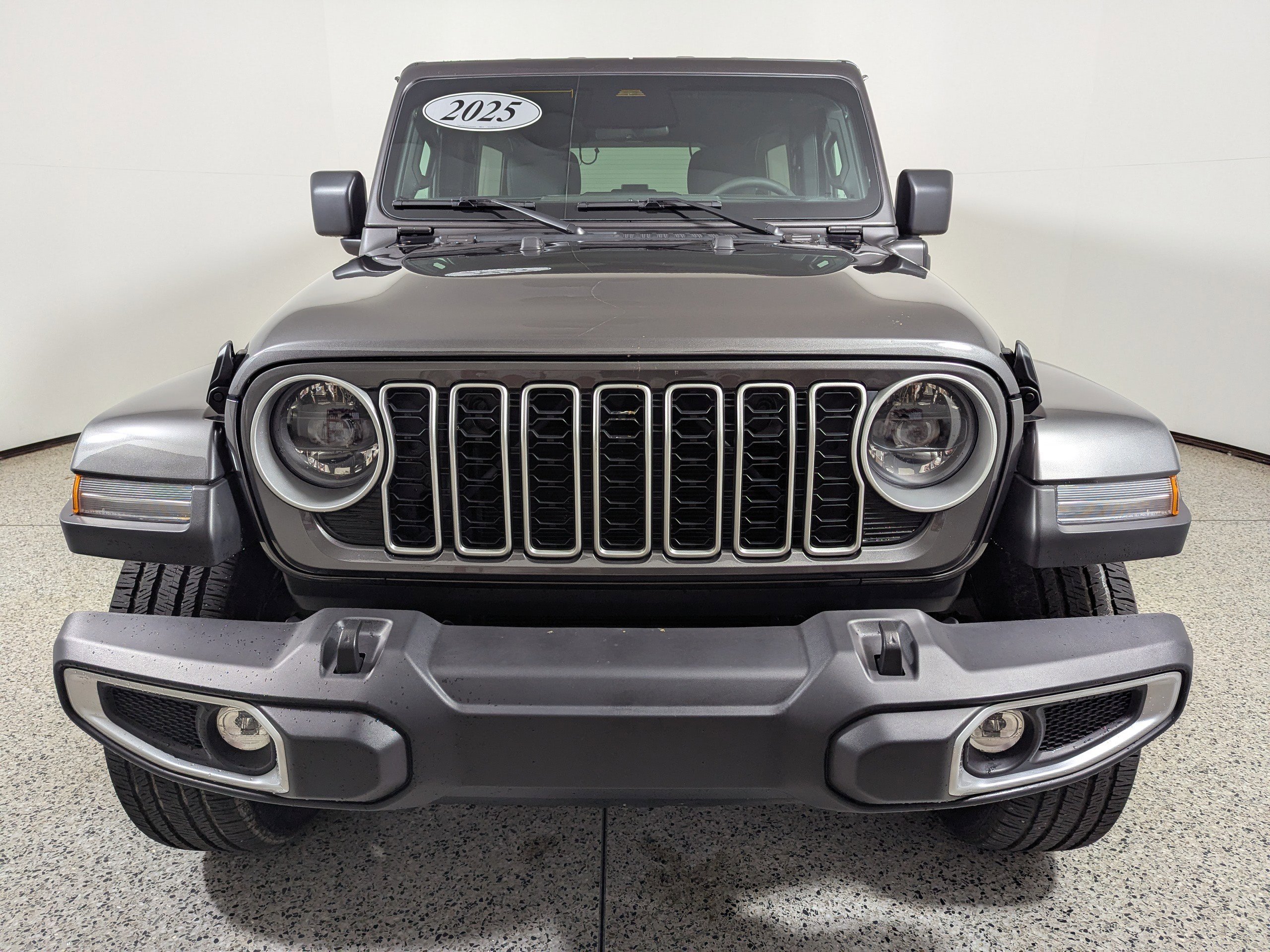 Used 2025 Jeep Wrangler Sahara AWD/4WD image 2