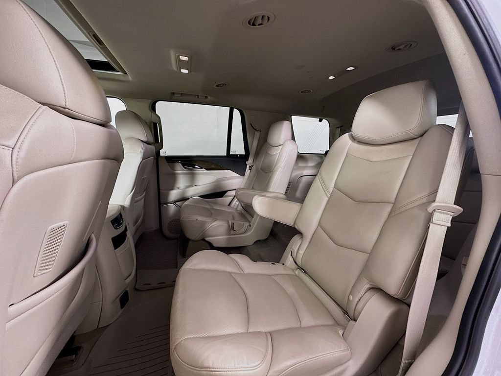 Used 2018 Cadillac Escalade Luxury AWD/4WD image 17