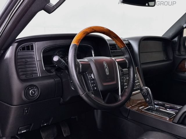 Used 2016 Lincoln Navigator Select AWD/4WD image 9