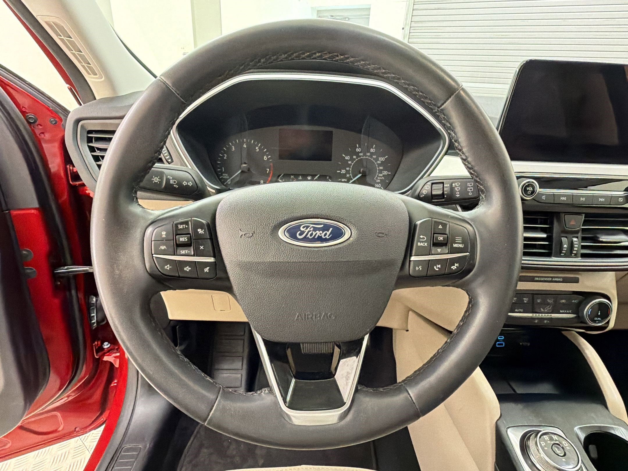 Certified 2022 Ford Escape SE w/ SE Sport Appearance Package FWD image 17