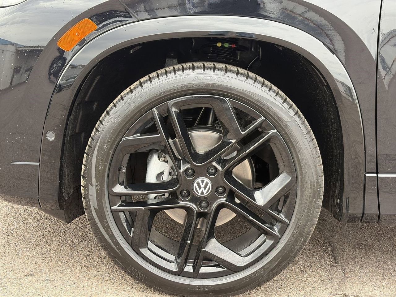 New 2026 Volkswagen Tiguan SE R-Line image 6