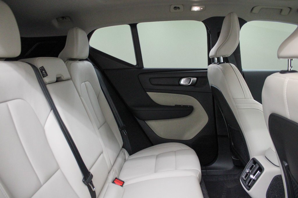 Used 2025 Volvo XC40 B5 Ultra AWD/4WD image 27