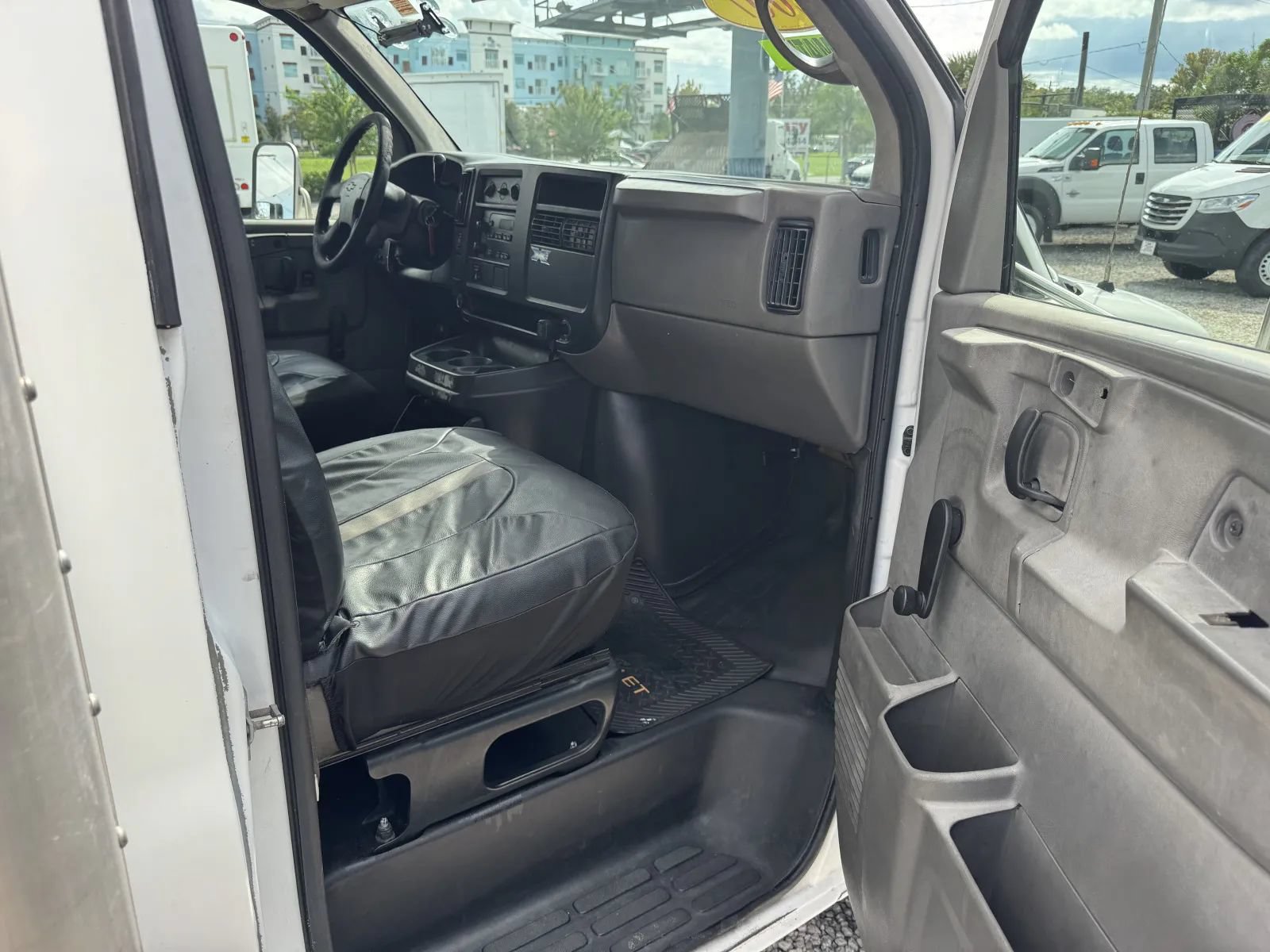 Used 2007 Chevrolet Express 3500 RWD image 10
