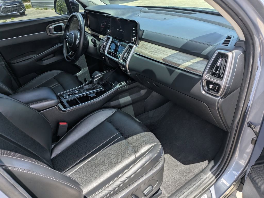 Certified 2023 Kia Sorento EX FWD image 14