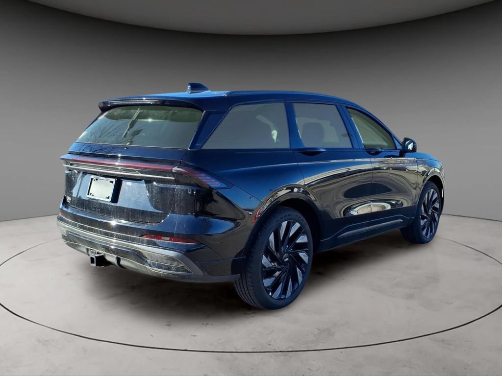 New 2025 Lincoln Nautilus Reserve w/ Jet Appearance Package AWD/4WD image 8