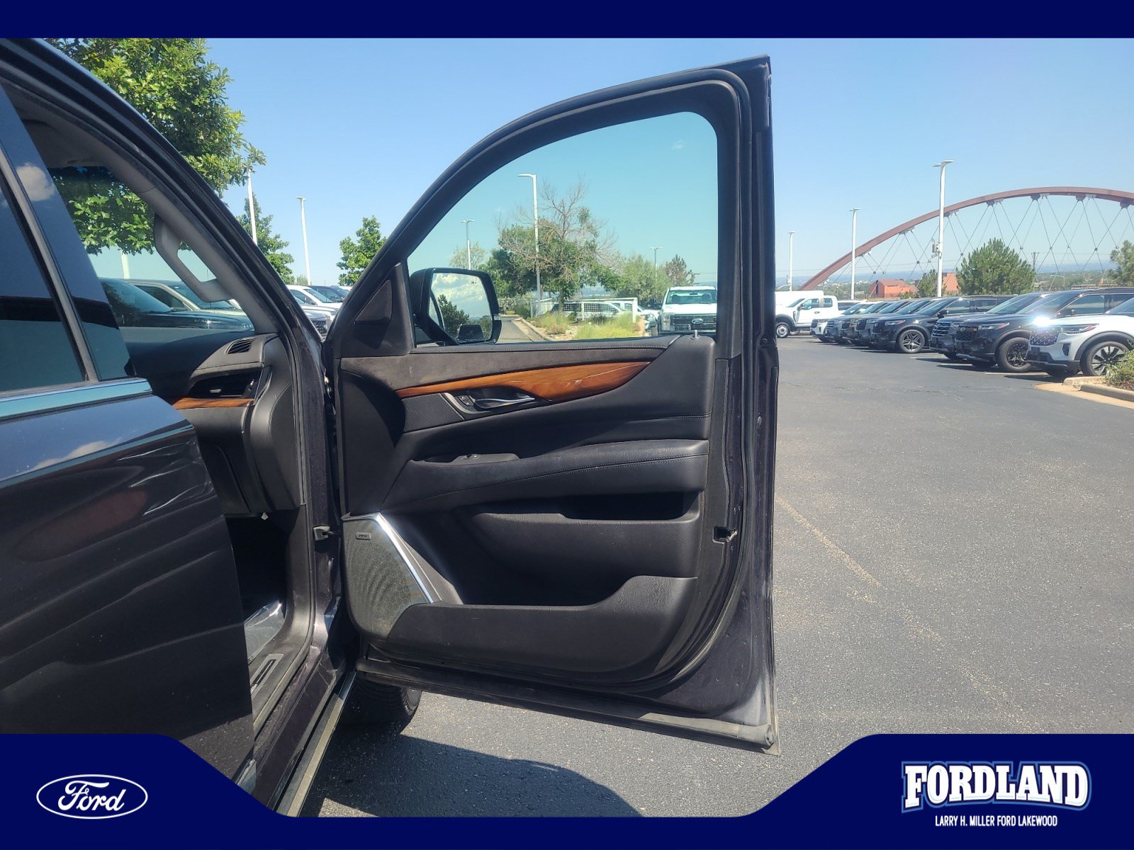 Used 2017 Cadillac Escalade Premium Luxury AWD/4WD image 16