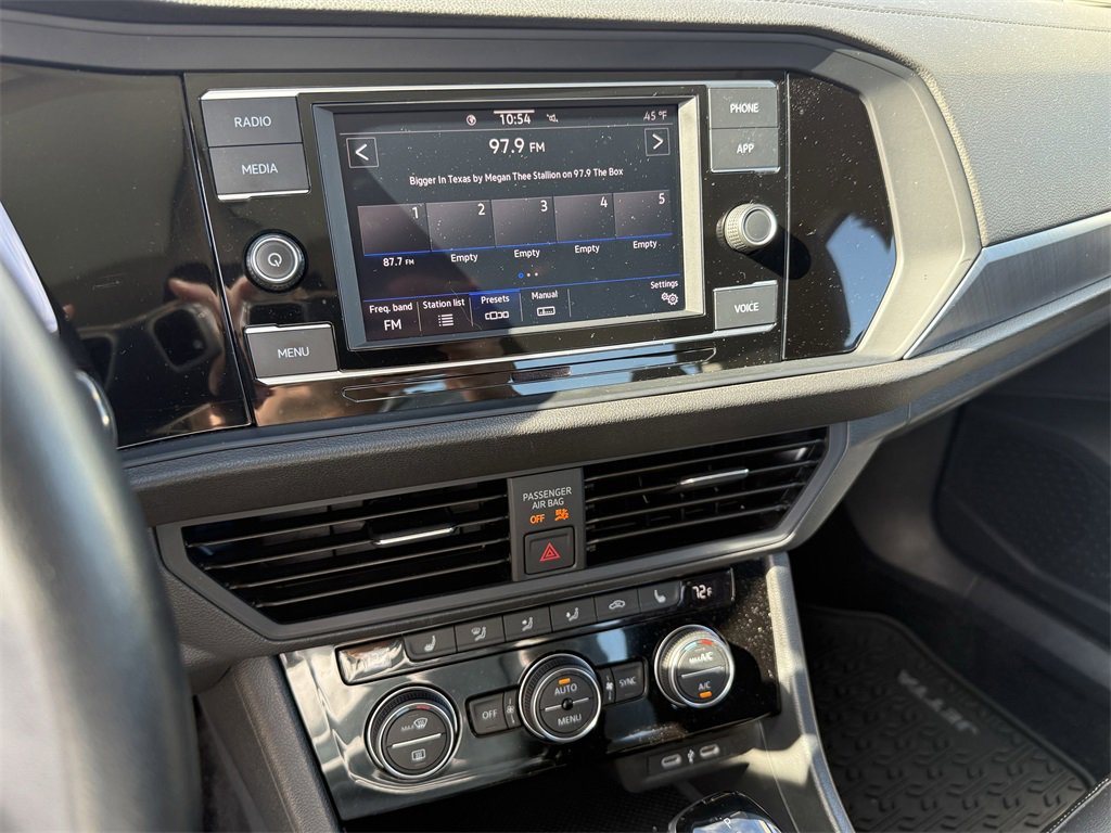 Used 2024 Volkswagen Jetta SE image 18