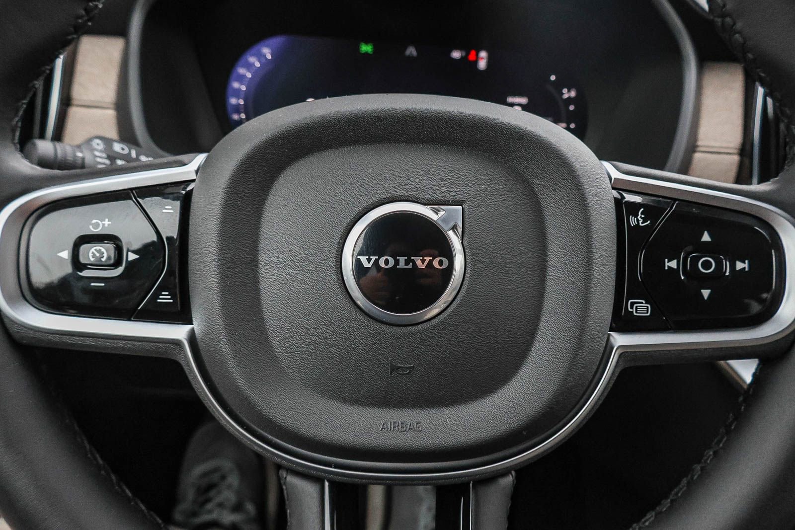 New 2026 Volvo XC90 T8 Plus w/ Protection Package Premier image 36