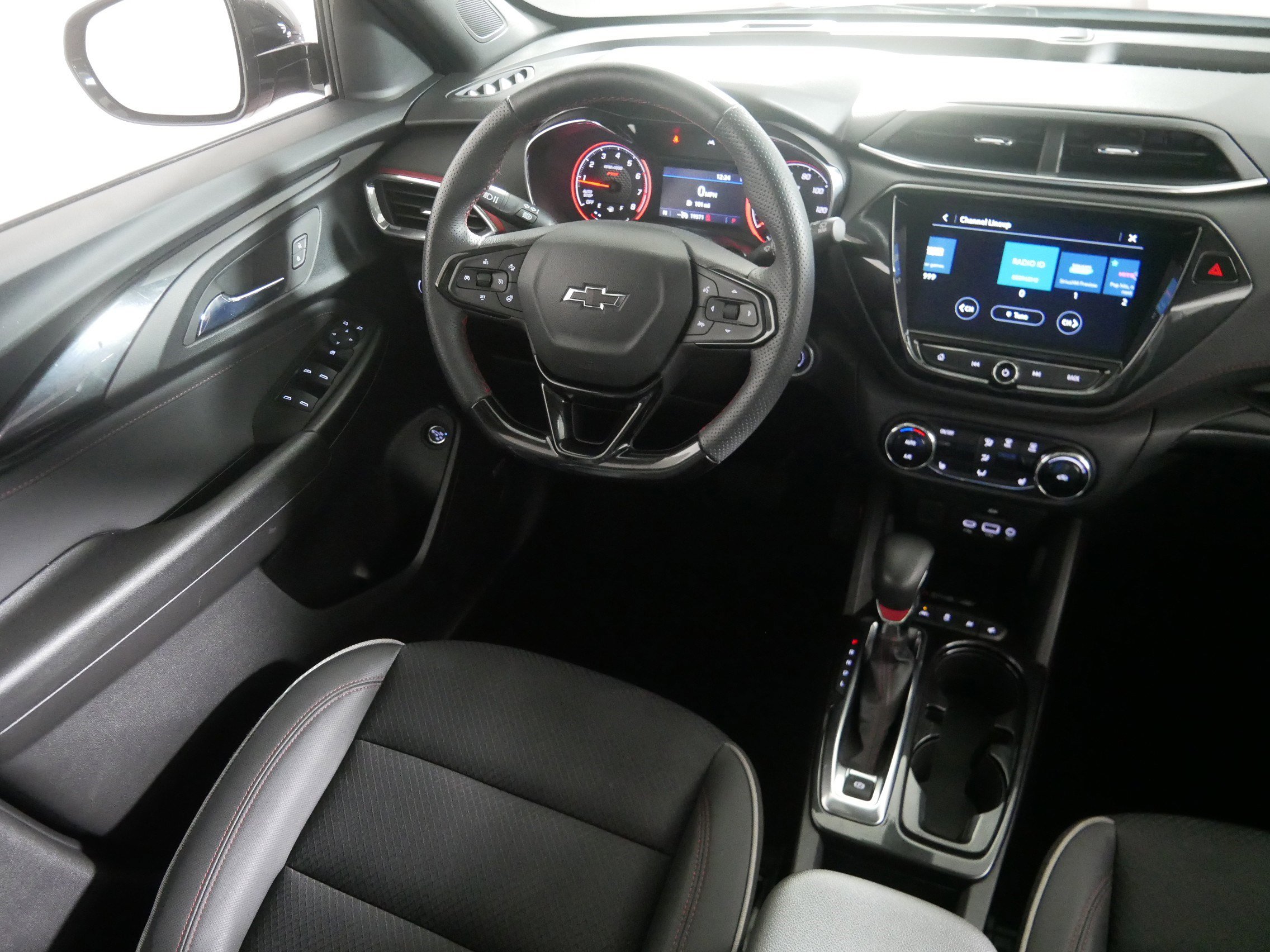 Certified 2023 Chevrolet TrailBlazer RS w/ Sun and Liftgate Package image 9