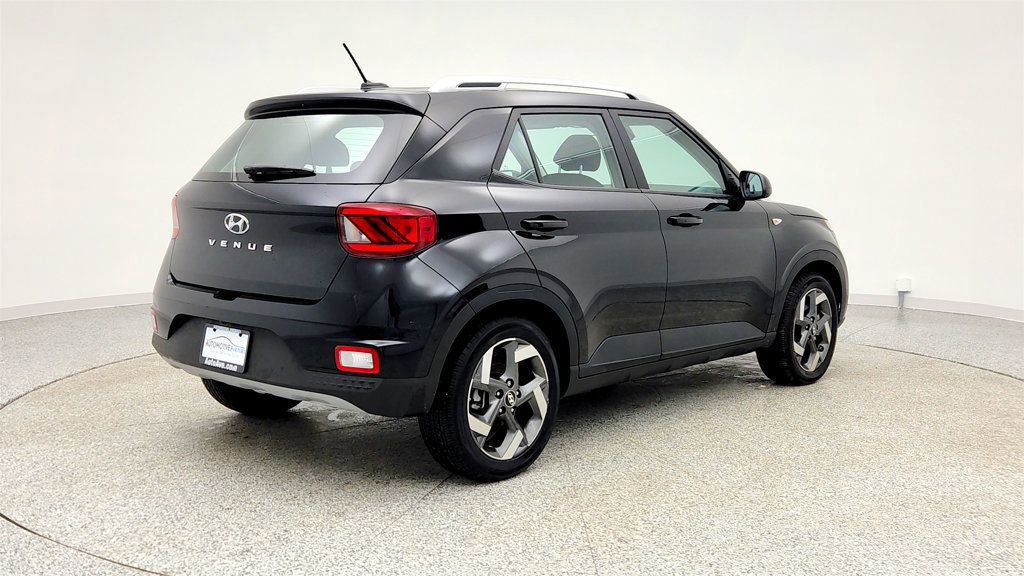 Used 2024 Hyundai Venue SEL image 5