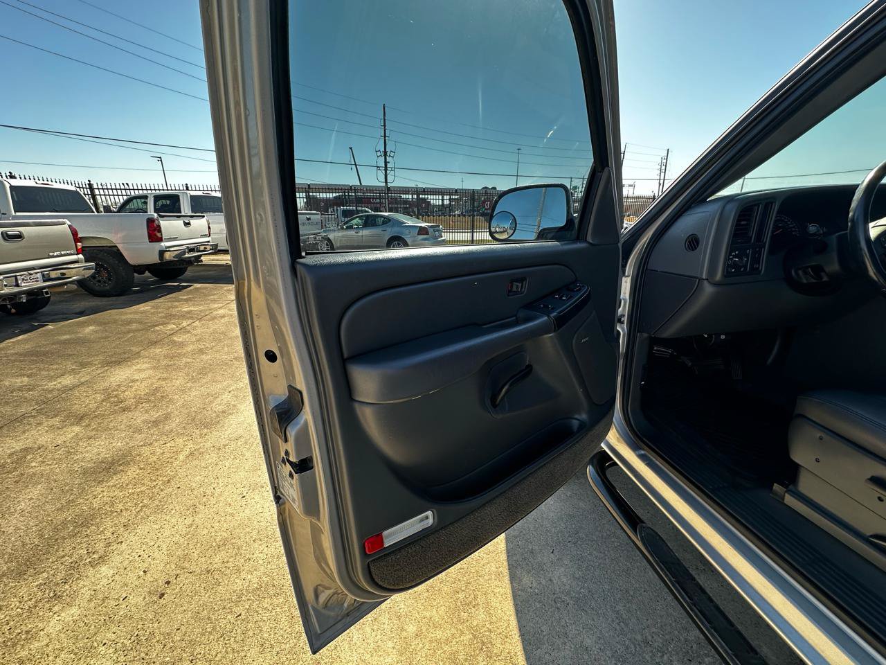 Used 2004 GMC Sierra 1500 SLE w/ Safe And Sound Package RWD image 18