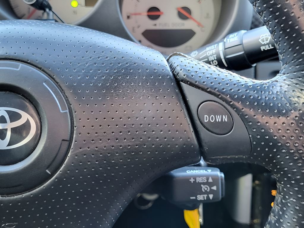 Used 2005 Toyota MR2 image 22