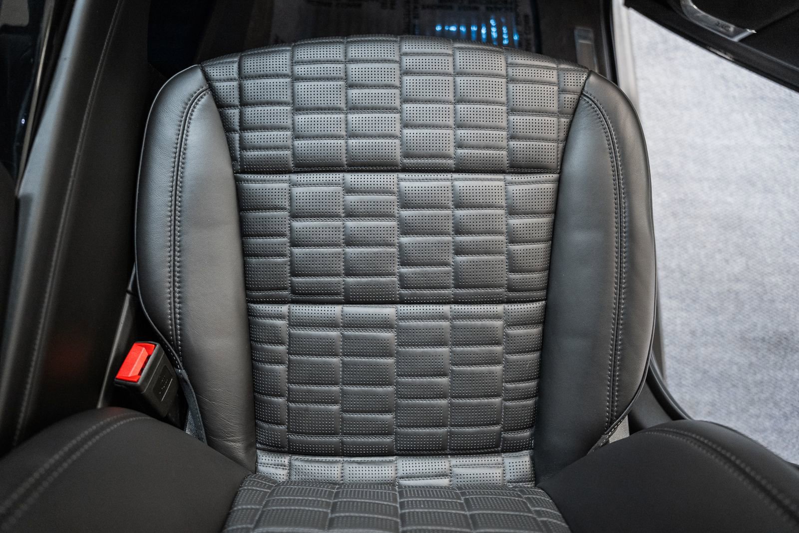 Used 2023 Cadillac Escalade V w/ LPO, Floor Liner Package image 40