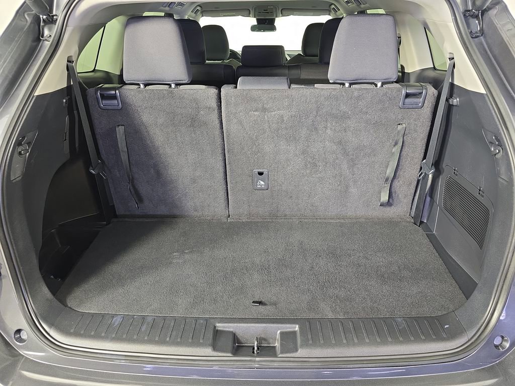 Used 2024 Toyota Highlander LE image 23