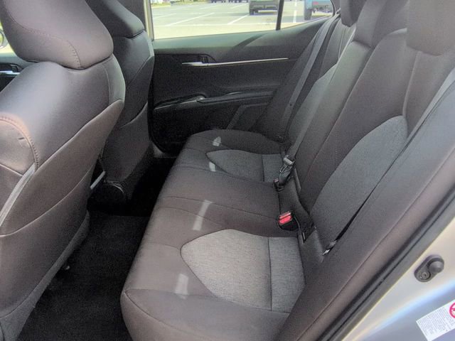 Used 2018 Toyota Camry LE FWD image 13