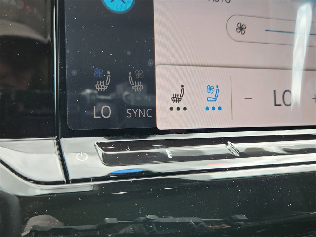 New 2025 Volkswagen Atlas SE image 12