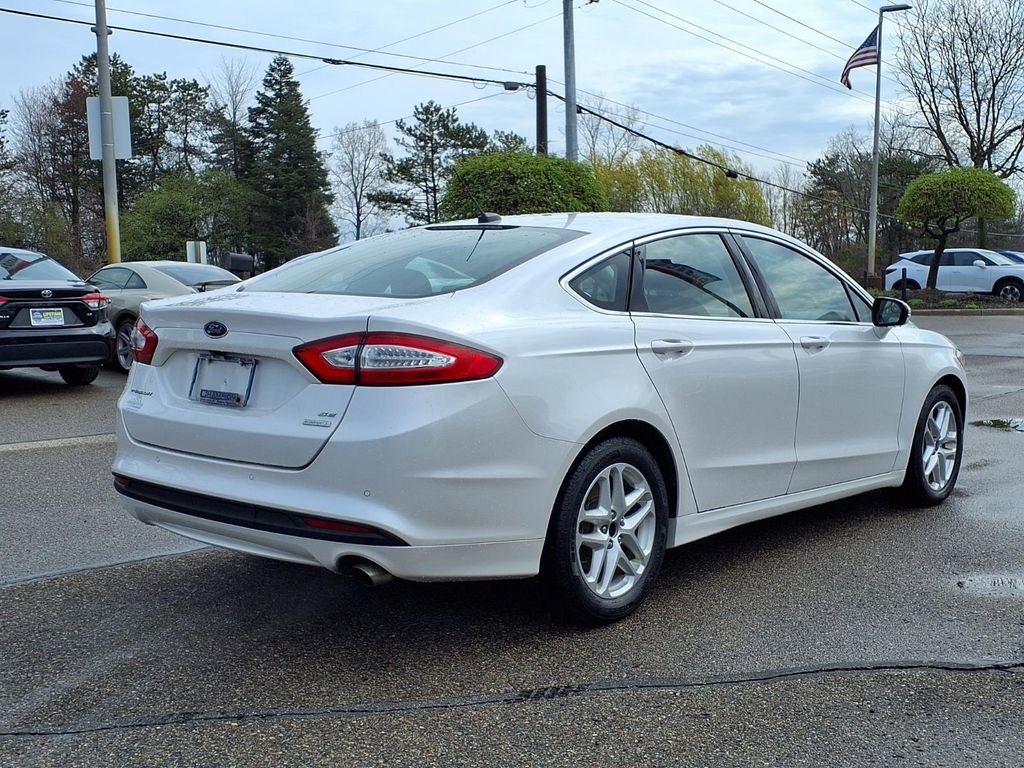 Used 2016 Ford Fusion SE w/ Equipment Group 202A FWD image 4