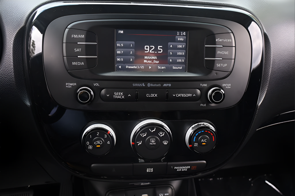 Used 2016 Kia Soul ! FWD image 22