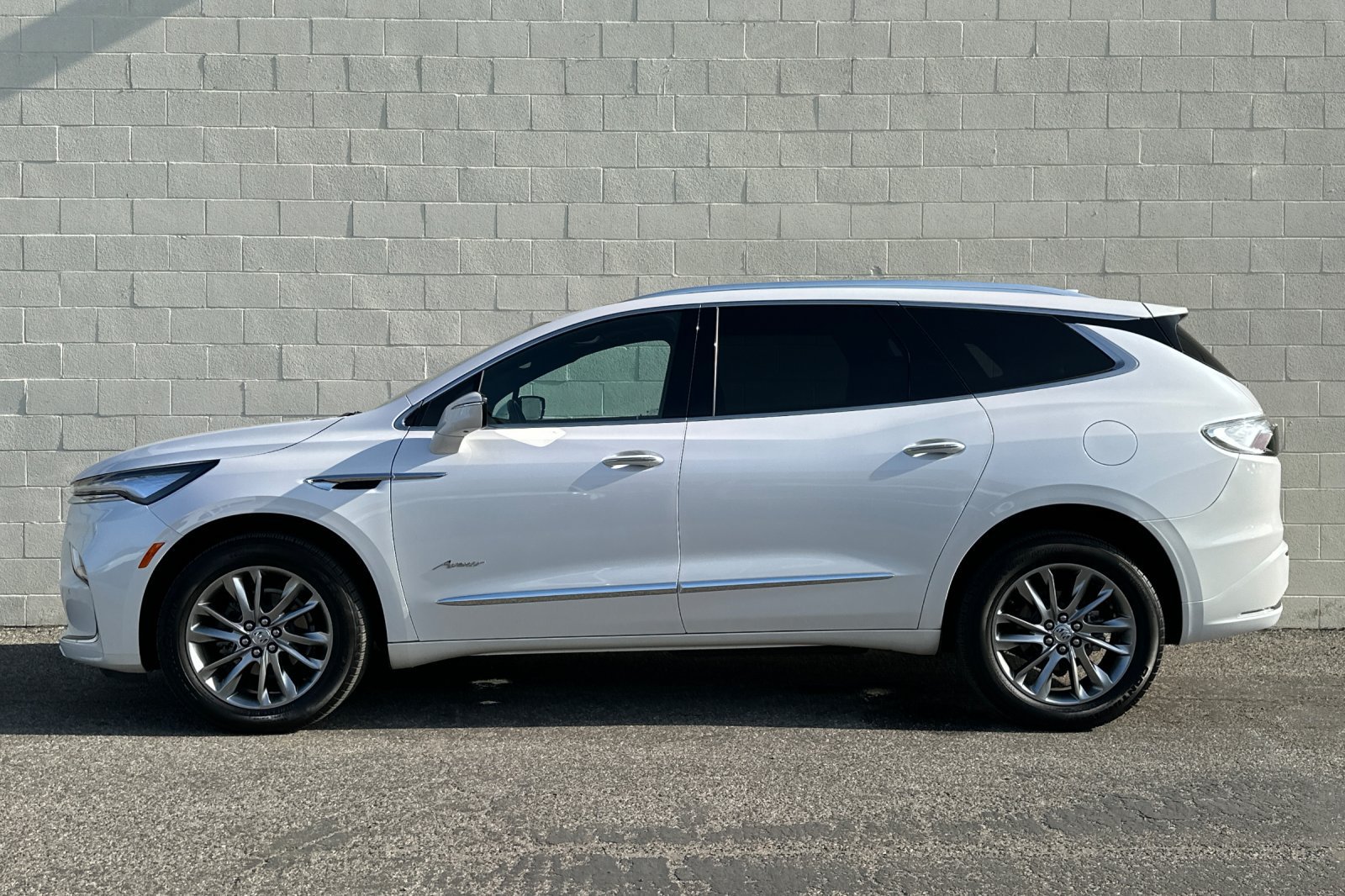 Certified 2024 Buick Enclave Avenir FWD image 7