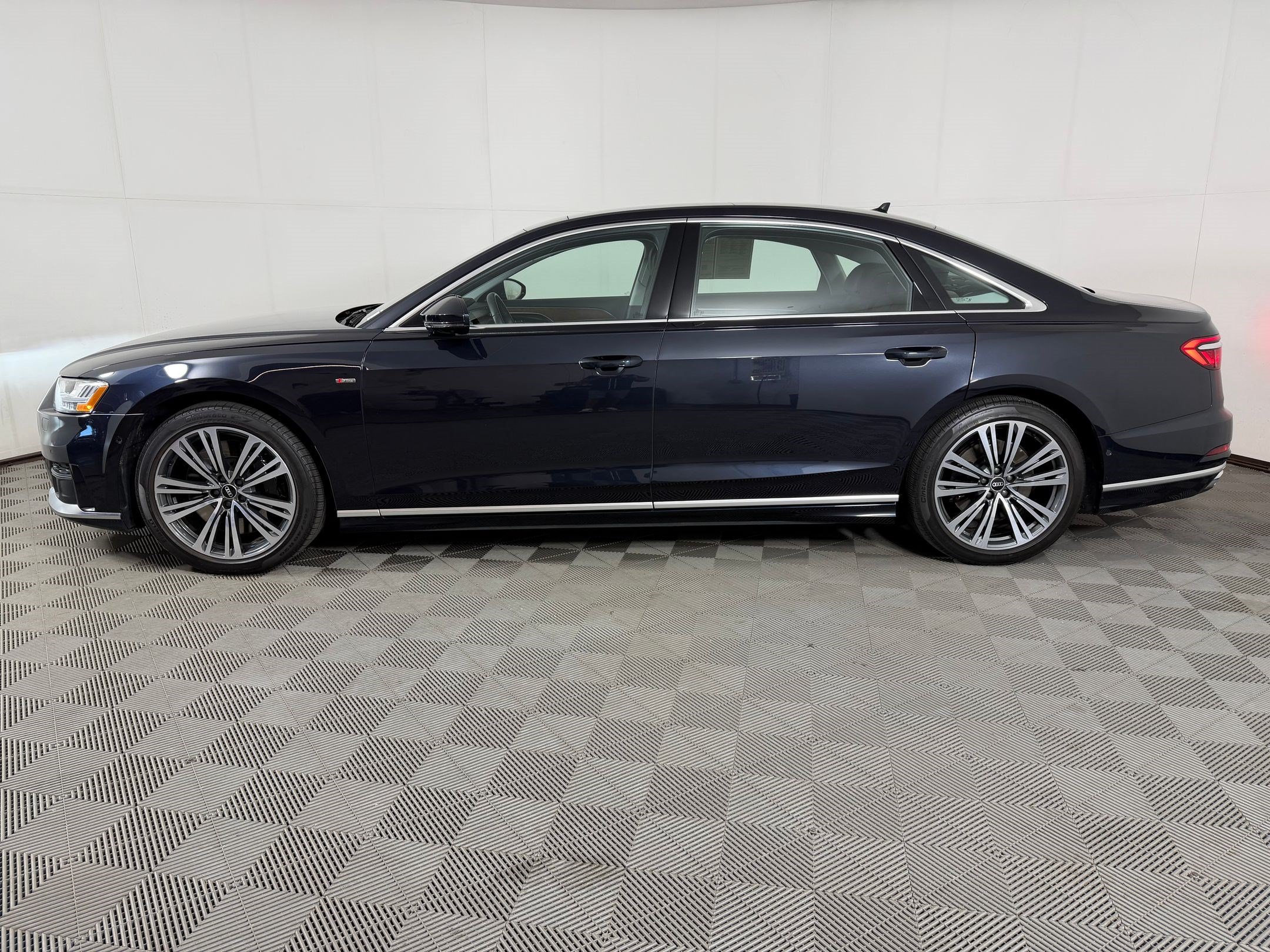 Used 2021 Audi A8 L 4.0T w/ Executive Plus Package AWD/4WD image 2