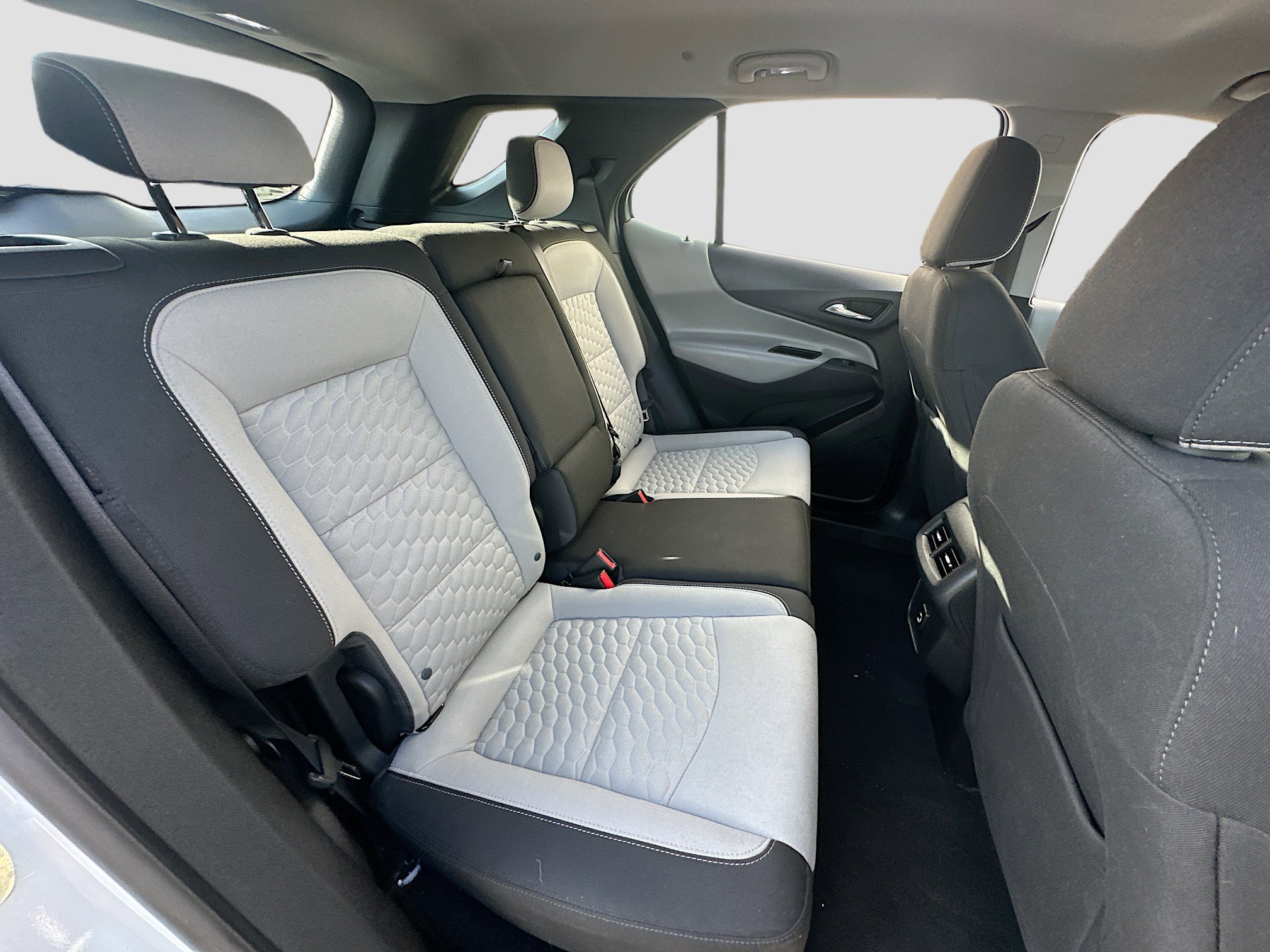 Used 2020 Chevrolet Equinox LS image 28