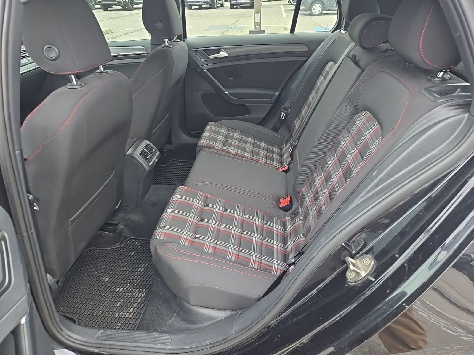 Used 2018 Volkswagen GTI SE image 7