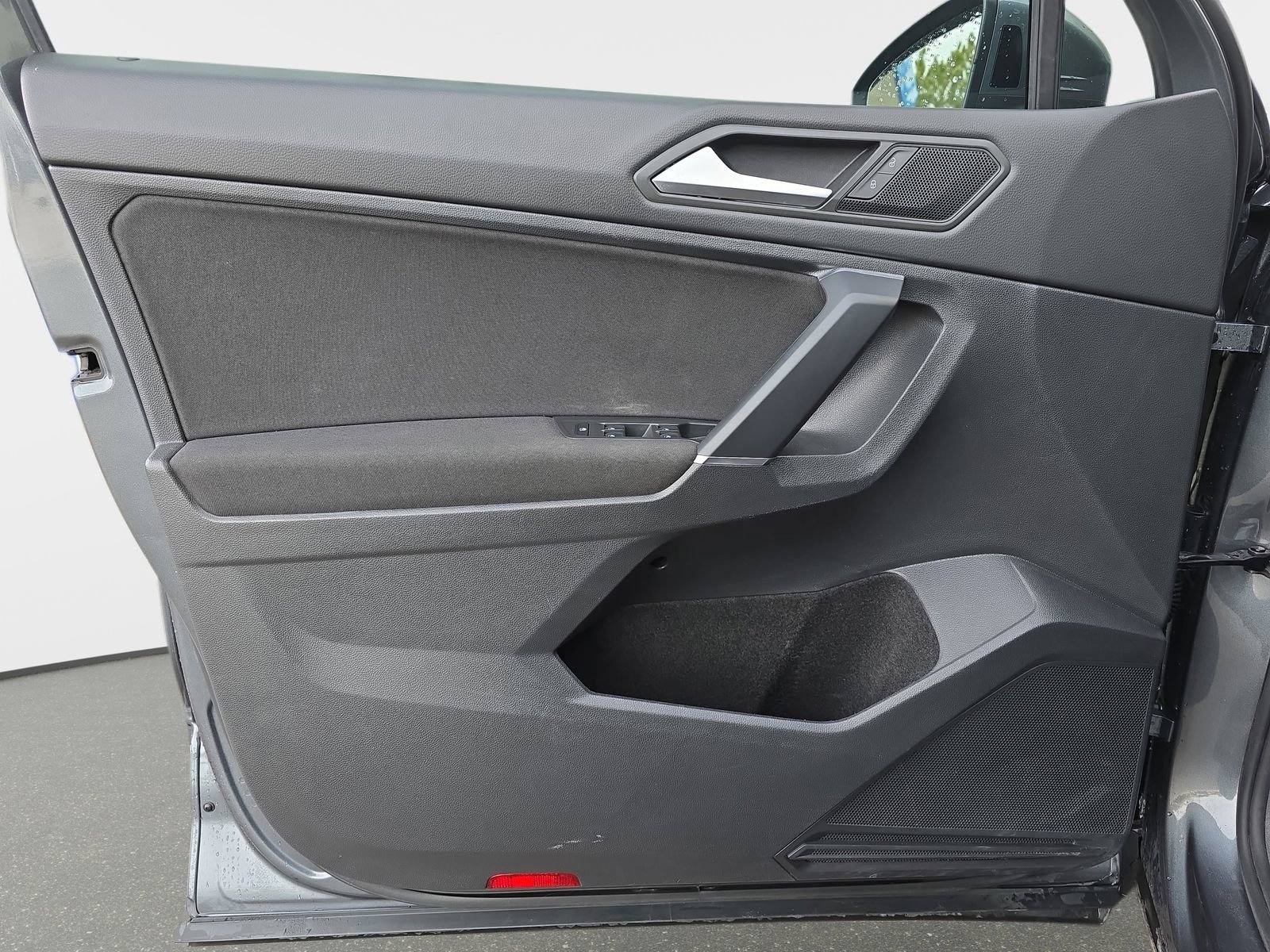 Used 2020 Volkswagen Tiguan S image 27