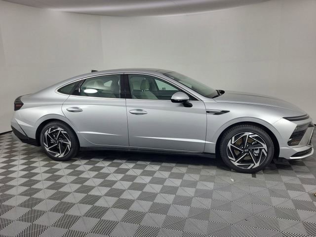 Certified 2025 Hyundai Sonata SEL image 9