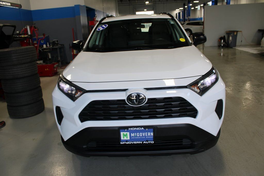 Used 2021 Toyota RAV4 LE image 3