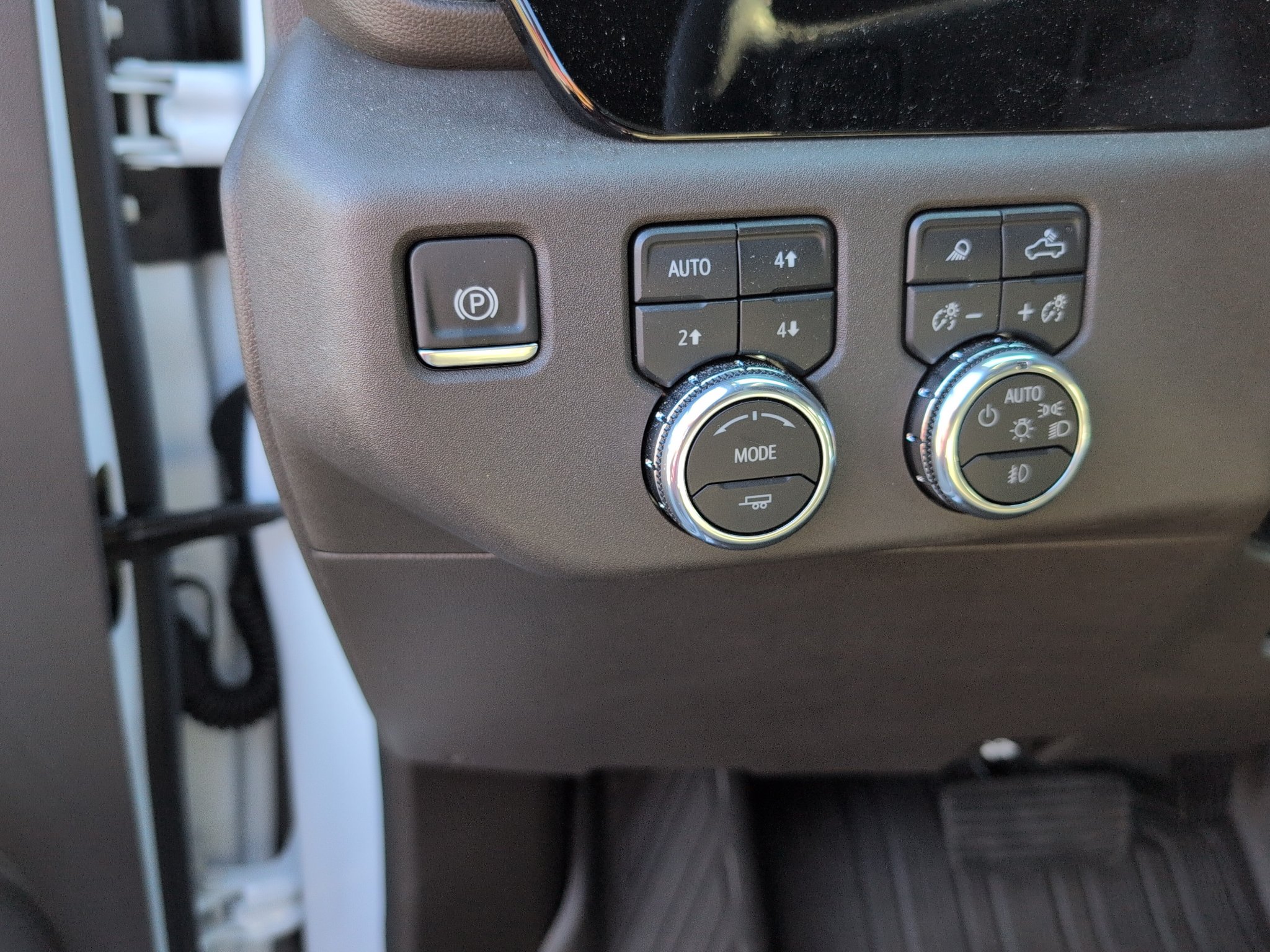 Used 2025 GMC Sierra 2500 SLT w/ SLT Premium Package AWD/4WD image 15