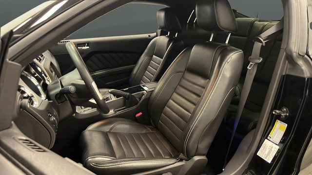 Used 2010 Ford Mustang GT RWD image 9