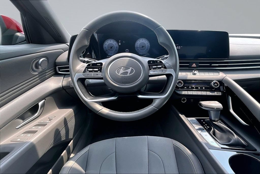 Used 2025 Hyundai Elantra SEL FWD image 5