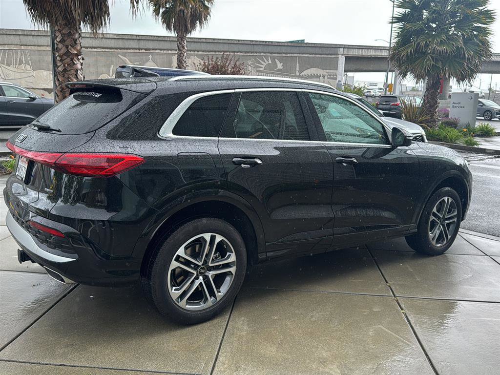 Used 2025 Audi Q5 Premium w/ Convenience Package image 6