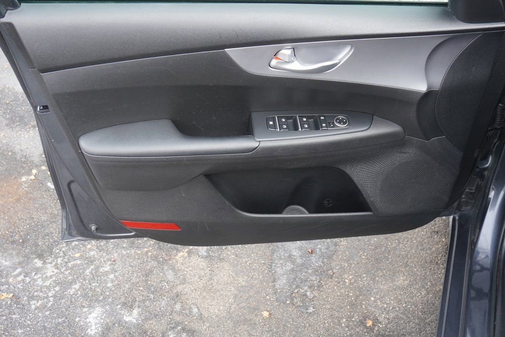 Used 2023 Kia Forte LXS image 8