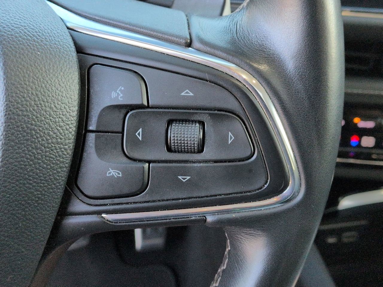 Used 2023 Buick Envision Essence w/ Sport Touring Package image 12