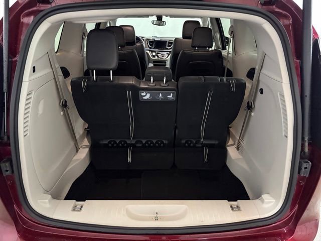 Used 2018 Chrysler Pacifica Touring-L FWD image 10