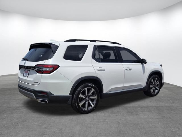 Used 2023 Honda Pilot Touring image 4