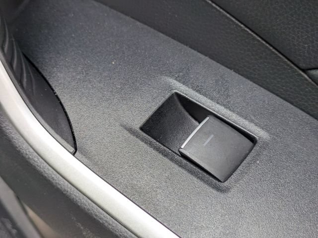 Used 2022 Toyota RAV4 XLE FWD image 31