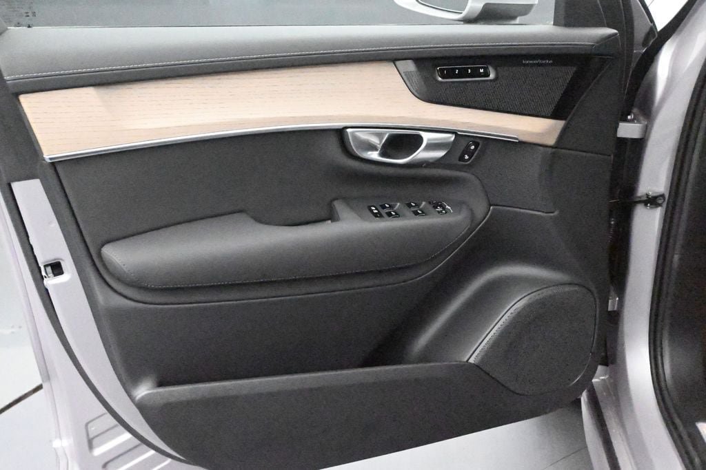 New 2026 Volvo XC90 B5 Plus AWD/4WD image 10