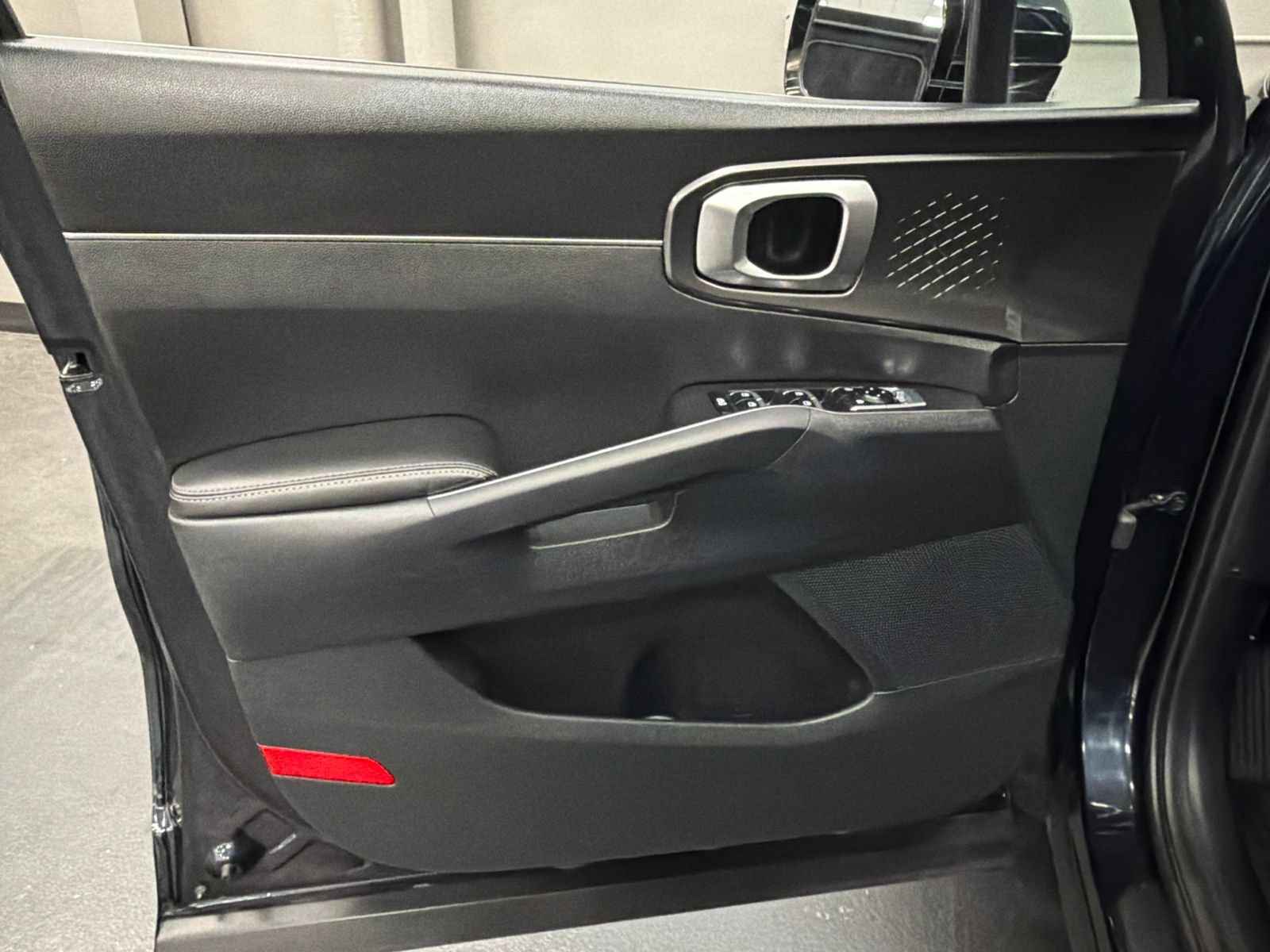 Used 2022 Kia Sorento S FWD image 19