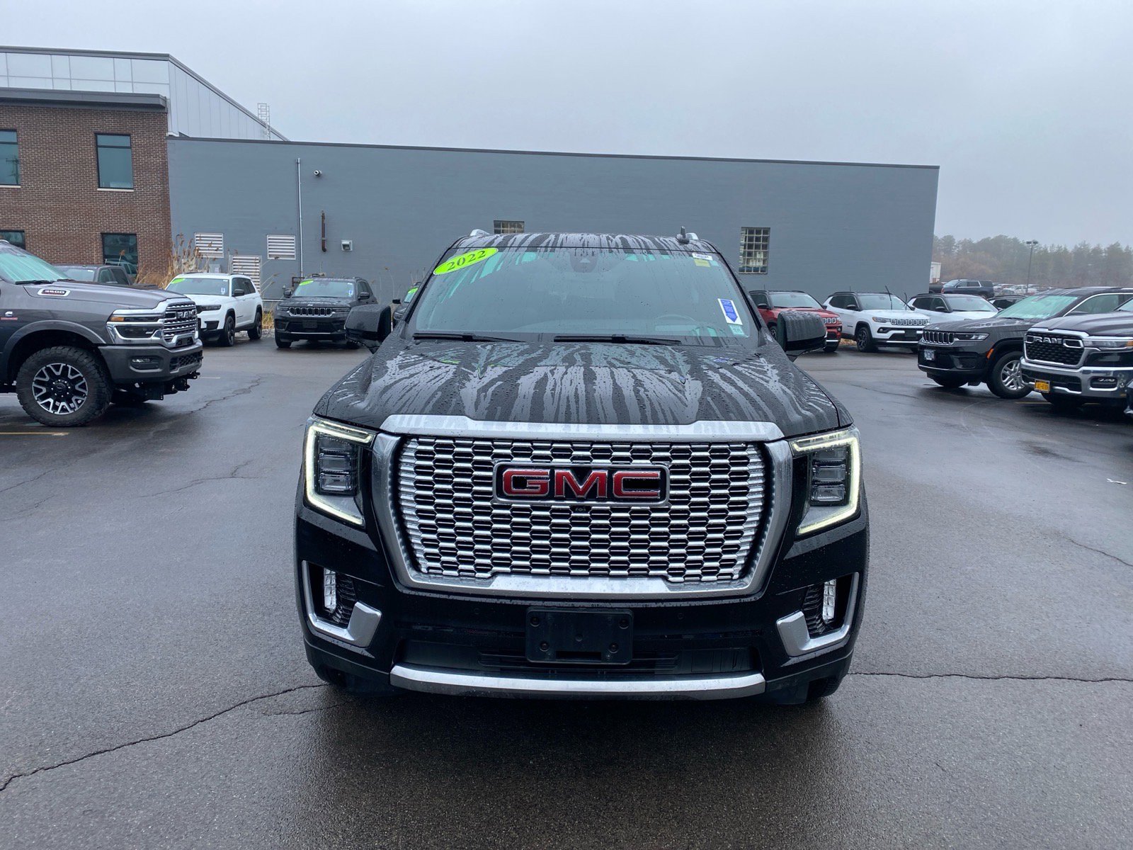 Used 2022 GMC Yukon Denali image 2