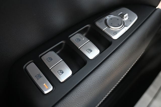 Used 2024 Genesis G70 2.5T AWD/4WD image 40