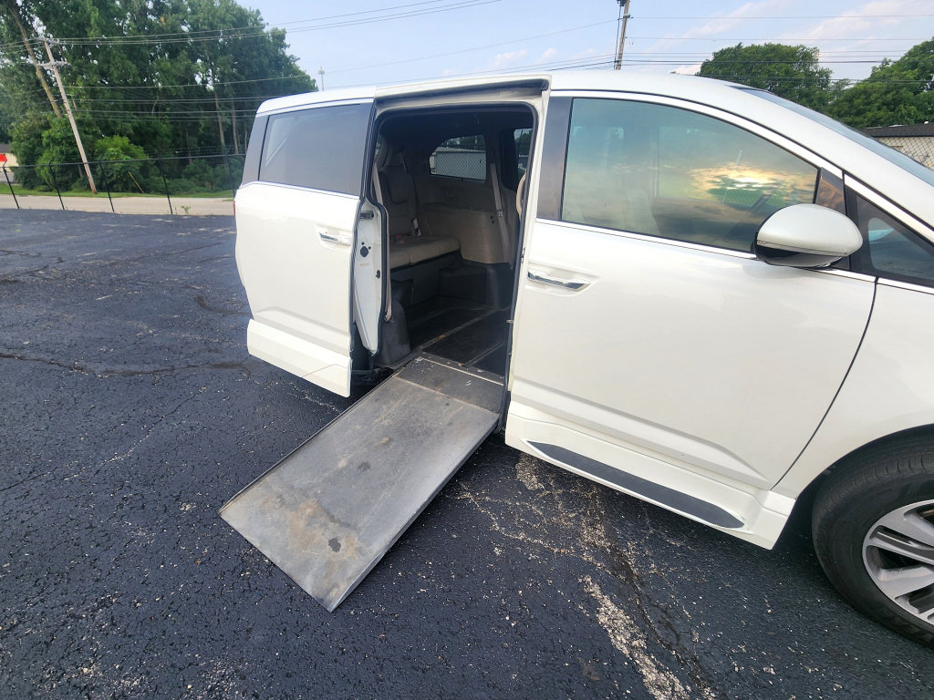 Used 2014 Honda Odyssey Touring Elite image 10